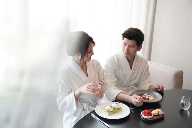 {"ARInfo":{"IsUseAR":false},"Version":"1.0.0","MakeupInfo":{"IsUseMakeup":false},"FaceliftInfo":{"IsChangeEyeLift":false,"IsChangeFacelift":false,"IsChangePostureLift":false,"IsChangeNose":false,"IsChangeFaceChin":false,"IsChangeMouth":false,"IsChangeThinFace":true},"BeautyInfo":{"SwitchMedicatedAcne":false,"IsAIBeauty":false,"IsBrightEyes":false,"IsSharpen":false,"IsOldBeauty":false,"IsReduceBlackEyes":false},"HandlerInfo":{"AppName":2},"FilterInfo":{"IsUseFilter":false}}