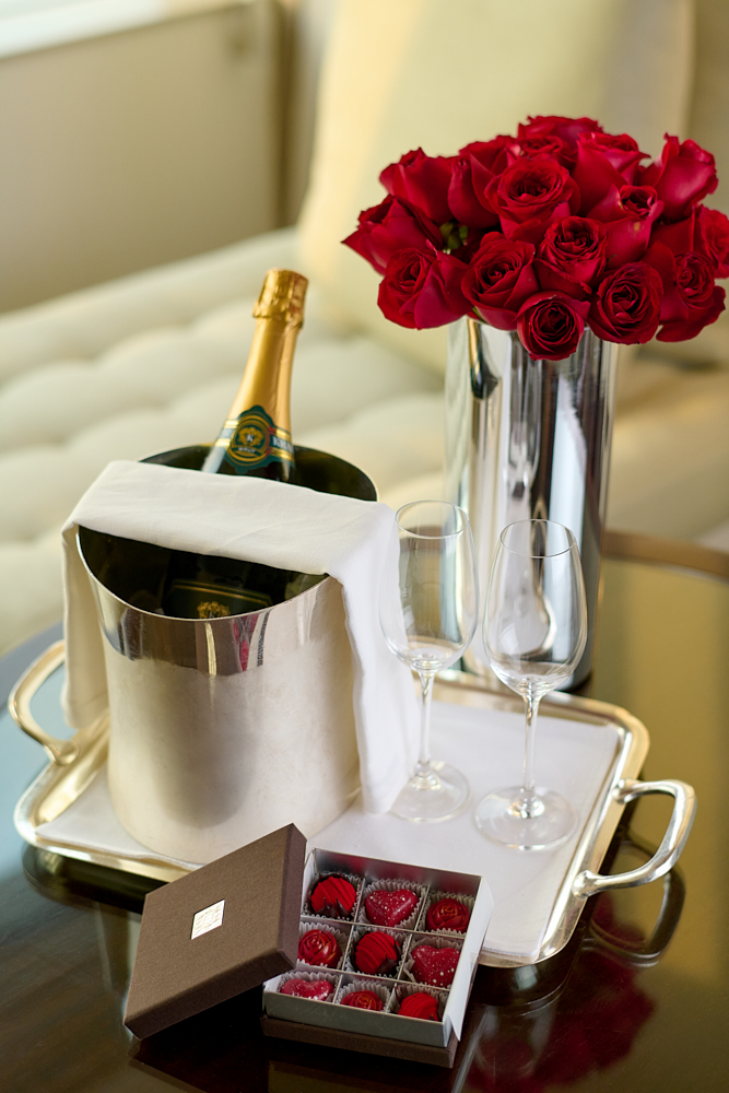 客房礼遇-Romance room amenity with champagne (3)